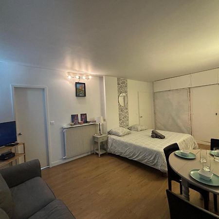 Appartement Des Champs Elysees París Exterior foto
